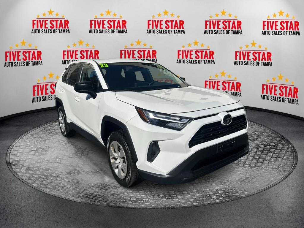 2023 Toyota RAV4 LE's photo