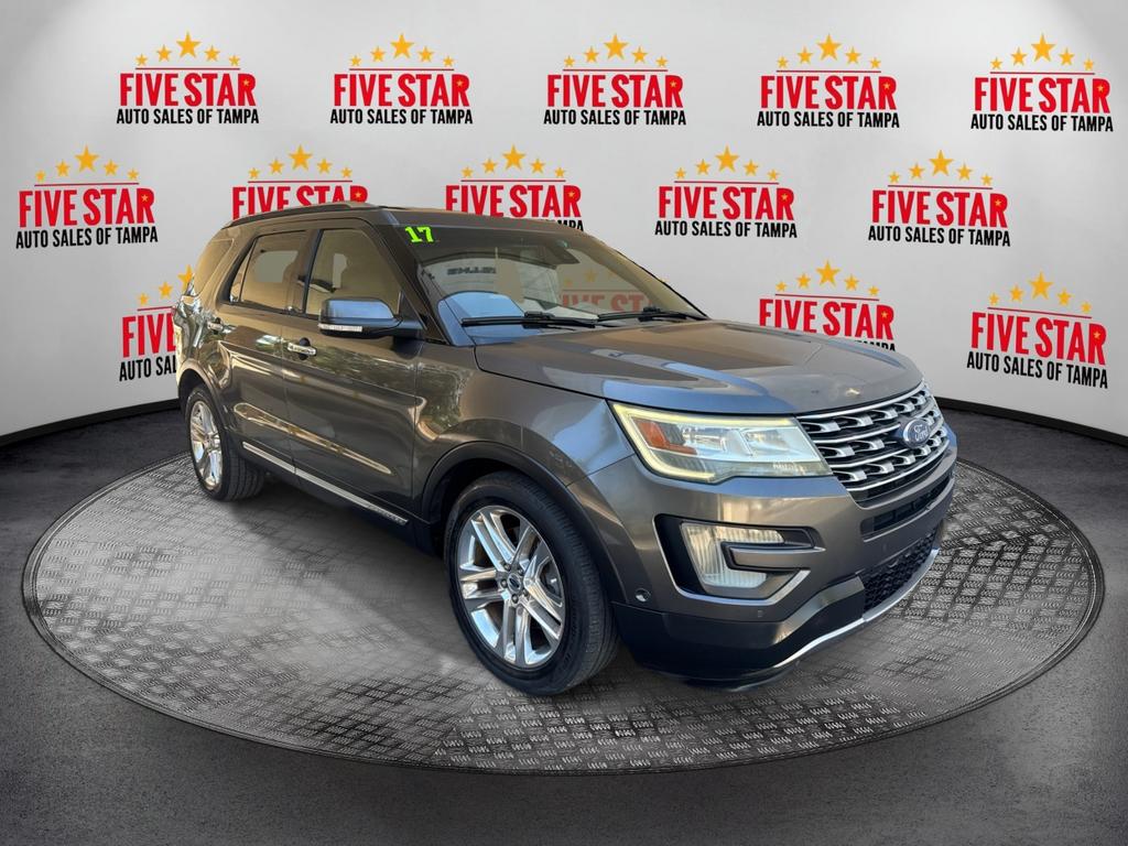 Ford Explorer's photo